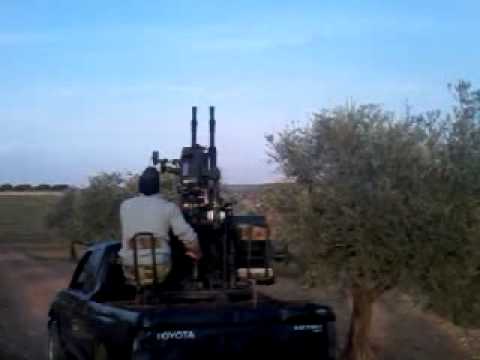 التصدي للطيران الحربي من قبل كتيبة الشيخ عبد العزيز بن باز في بلدة كفرزيتا في ريف حماة