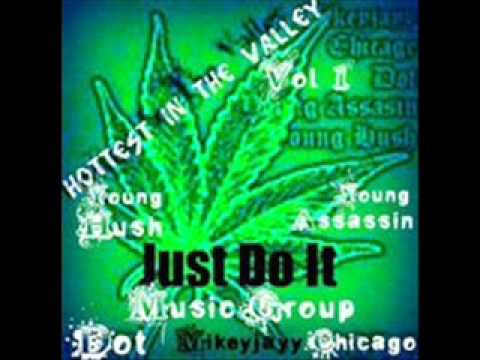 Mikeyjayy ft Chicago -Blowin my smoke - Hottest In The Valley Mixtape