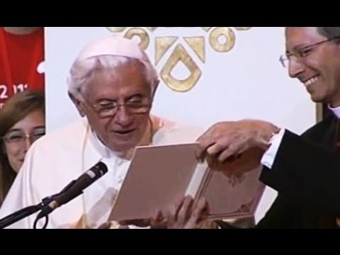 Pope Benedict XVI makes a cute mistake :)