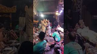 Download lagu Ki Dalang Dadan Sunandar Serahkan Cinderamata Wayang Golek pada Tuan Hajat | Sedong Cirebon mp3 Download lagu Ki Dalang Dadan Sunandar Serahkan Cinderamata Wayang Golek pada Tuan Hajat | Sedong Cirebon mp3