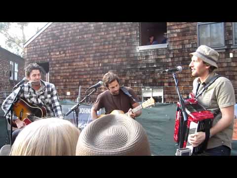 Jack Johnson, G. Love, and Zack Gill - Girl I Want To Lay You Down