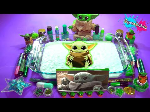 Mezclando a Baby Yoda en Slime fluffy - Supermanualidades