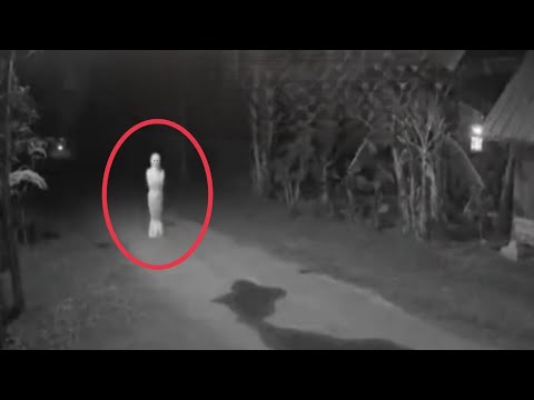 POCONG KELILING KAMPUNG TEREKAM CCTV ! 10 PENAMPAKAN HANTU TERJELAS DAN SERAM YANG VIRAL DI INTERNET