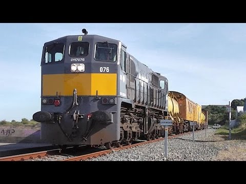 Irish Rail 071 Class Loco 076 + Sperry Train - Wexford Town, Ireland