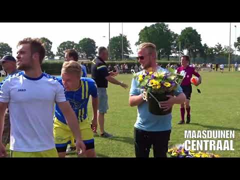 Montagnards vieren feest op het veld