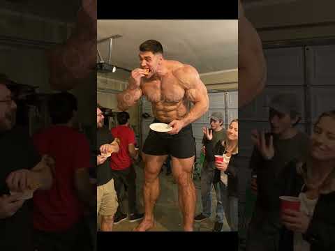 7'5 bodybuilder is the life of the party!
