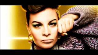 Miss Platnum - She Moved In