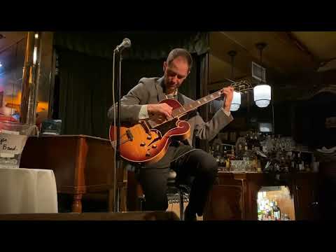 Solo Jazz Guitar - Andy Brown plays "Girl Talk" at the Green Mill 4/28/22