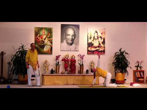 "Rückenyoga" mit Wolfgang Kessler - Yoga Vidya Ashram Bad Meinberg - Live 16:15 Uhr 03.10.2021