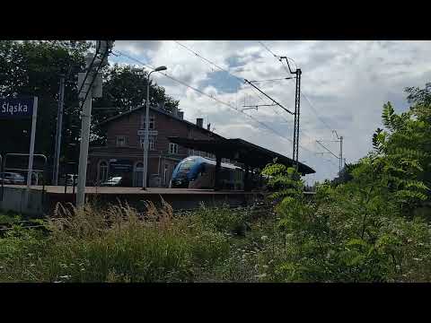 "Przyjazd, postój i odjazd długiego elfa 27WEb Kolei Śląskich"