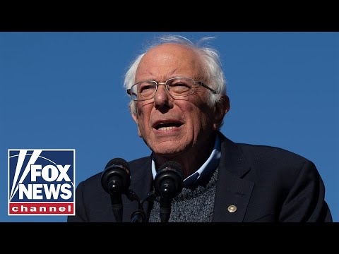 サンダースは、ギャバードがロシアのスパイだとほのめかしたことでクリントンを怒らせた。 (Sanders lashes out at Clinton for implying Gabbard is a Russian asset)