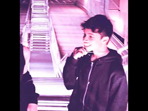 Demasiados Moods--trippinboy