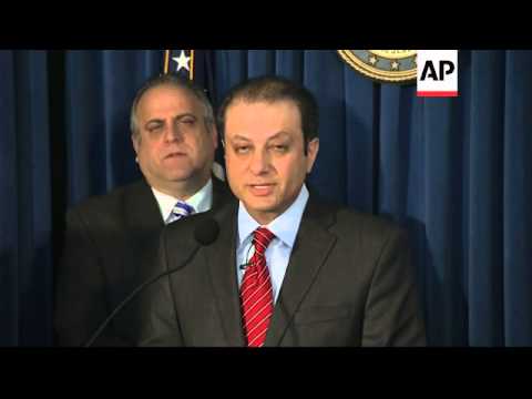 +4:3 JPMorgan to pay over Madoff fraud, ex-UBS banker in court