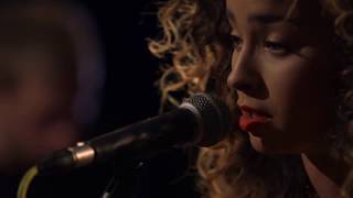 Ella Eyre - Love Me Like You (Live at BRITs 2013 Performance)