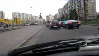 Левый поворот на широком регулируемом перекрестке