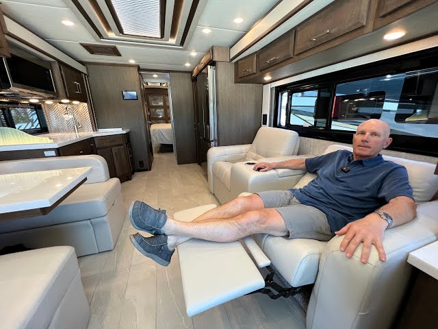 Preview image of 2024 Newmar New Aire 3549 (17N231997) youtube video