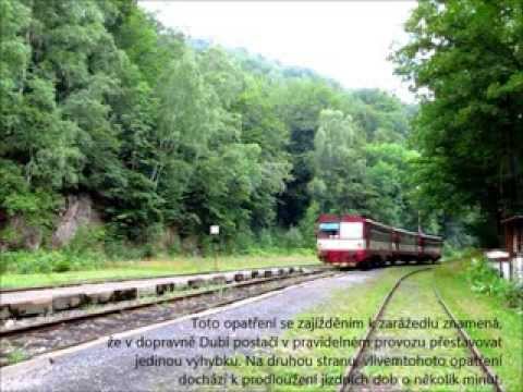 Dubí, odjezd/příjezd osobního vlaku (jedoucího z Moldavy do Mostu) k/od "šturcu", 8/2014