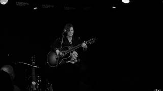 Suzie Vinnick - Beautiful Little Fool