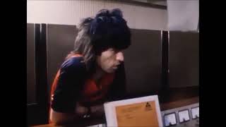 https://www.youtube.com/embed/iE9vKG3p-9Y