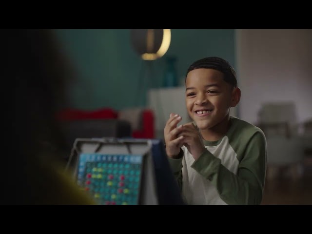 Vídeo relacionado con Hasbro Gaming Juego de mesa electrónico Battleship Reloaded, juego de estrategia de combate naval con sonidos, luces, ataques especiales, a partir de 8 años, 1-2 jugadores