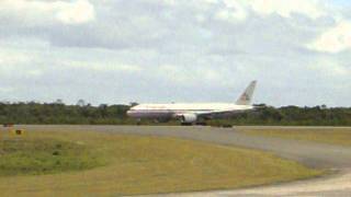 preview picture of video 'American  Airlines (Boeing 777-223/ER) arribando de Nueva York. a Santo Domingo.'