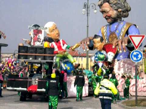 Carnevale 2011 carro vincitore a mondovi i grilli Peveragno