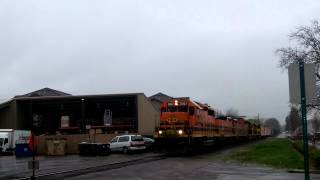 preview picture of video 'PNWR #3001 leads Toledo Patch through Corvallis'