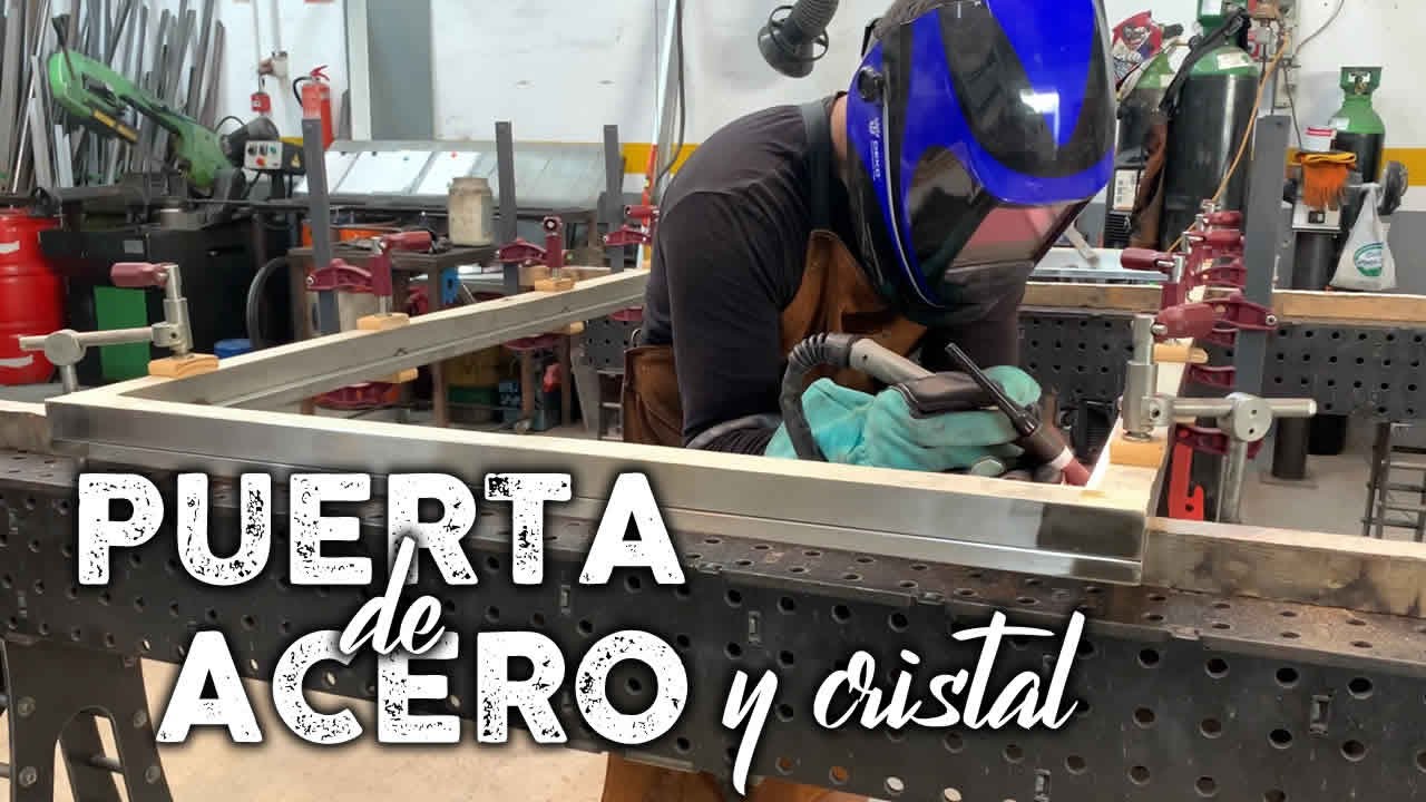 PUERTA DE ACERO INOXIDABLE Y CRISTAL