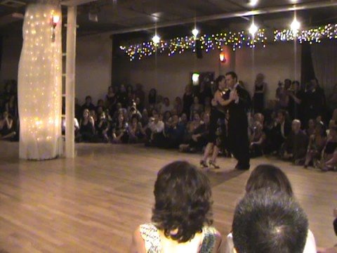  Analía Centurión  and  Gabriel Missé  are  dancing  to  the  tango  "  Bahia Blanca  "