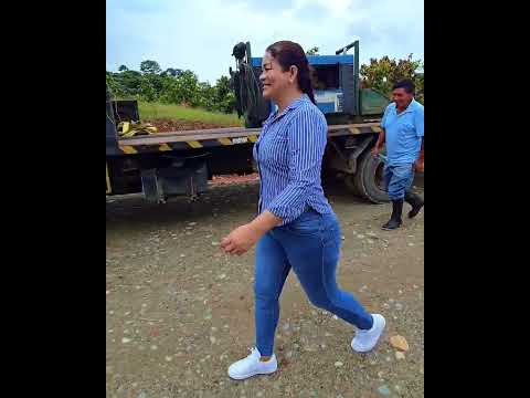 La Prefecta ❤️ y el Viceprefecto entregaron el lastrado de 3.7 km en la parroquia Dayuma.