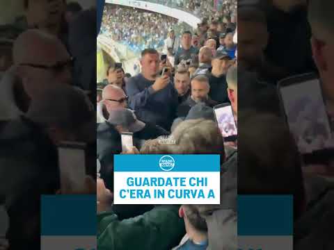 GEOLIER IN CURVA A DURANTE NAPOLI CREMONESE | Guardatelo in mezzo ai TIFOSI