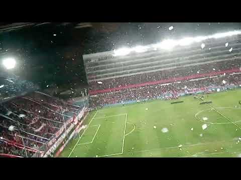 "La hinchada de nacional" Barra: La Banda del Parque &bull; Club: Nacional
