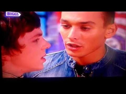 MCA4 Rodrigo fuma ganza com Angelina