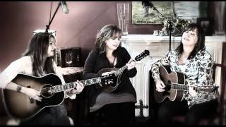 Matraca Berg, Gretchen Peters &amp; Suzy Bogguss - Farther along