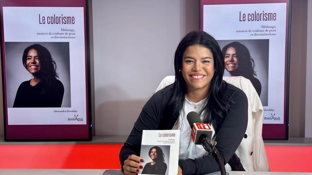 “O colorismo é um braço articulado do racismo”, afirma a autora Alessandra Devulsky • RFI