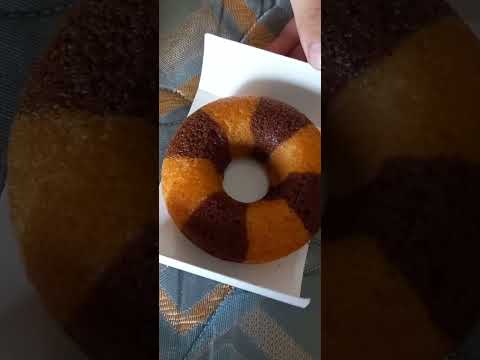Sabse sasta donut sirf 20 rs me with chocolate filling #childhood #cute #review #youtubeshorts