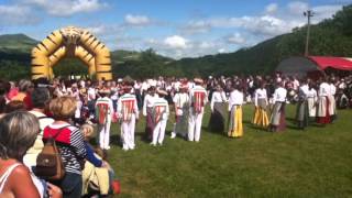 preview picture of video 'Itxassou fête des cerises 2012 gerezi besta festival cherrys'