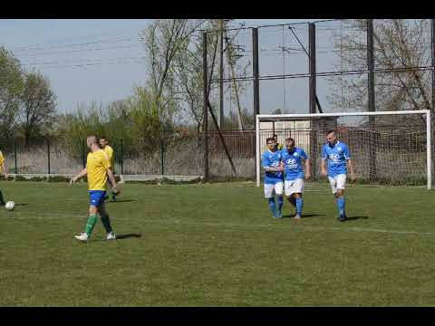 FC Płochocin - RKS Okęcie 0:11. Rzut karny wykonuje Adrian Wiercioch