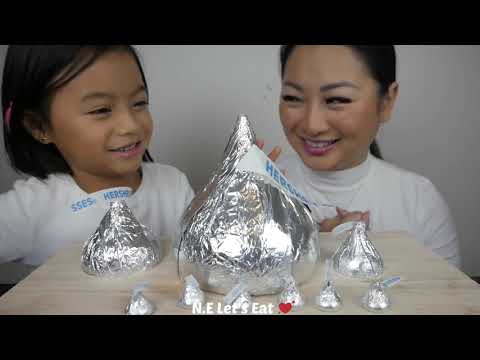 BIG KISSES HERSHEY'S MUKBANG
