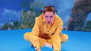 Musik-Video-Miniaturansicht zu HIGHER Songtext von Bishop Briggs