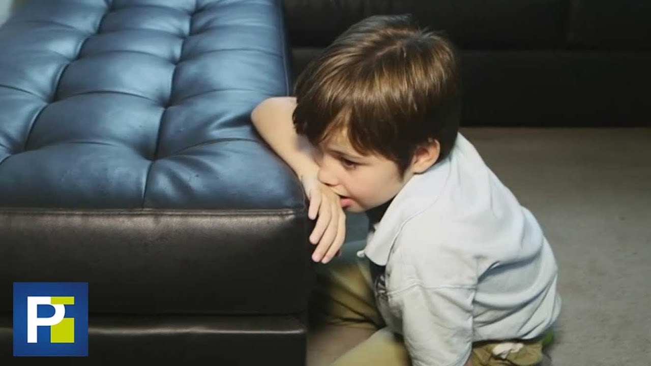 El autismo severo que sufre este niño lo vuelve hiperactivo y le impide dormir durante días