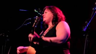 Suzie Vinnick - Walkin&#39; By Myself