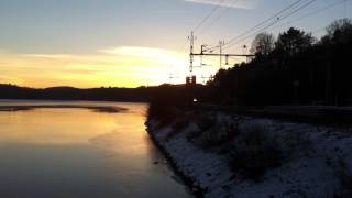 preview picture of video '[SJ] X2 fast train to Stockholm passing Norsesund station at sunset.'
