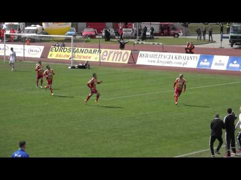 Skrót meczu piłki nożnej o mistrzostwo I ligi MKS Chojniczanka - Arka Gdynia