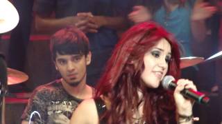 #VÍDEO @DulceMaria canta &quot;Lagrimas&quot; no Altas Horas