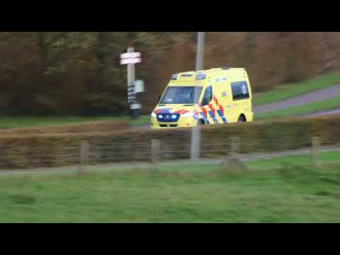 A1 Ambulance 25-118 met spoed naar een Medische Noodsituatie Op Urk