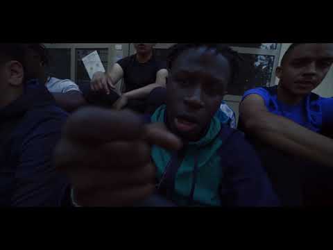 Mamini - Dans le Hall