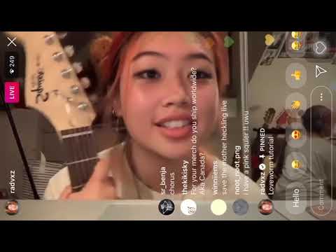 download lagu mp3 mp4 Beabadoobee Loveworm, download lagu Beabadoobee Loveworm gratis, unduh video klip Beabadoobee Loveworm