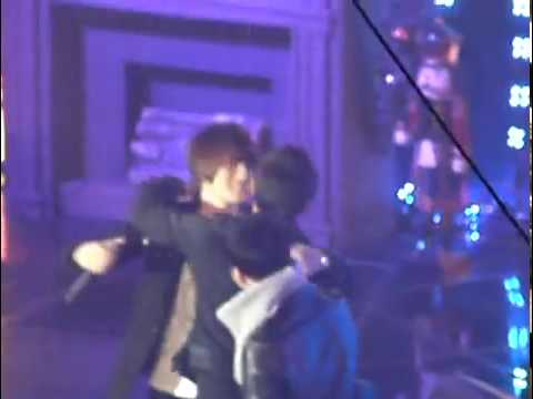 [HQ 121209] Yoosu Hug & Jaesu Moment @Smile Again Fanmeet