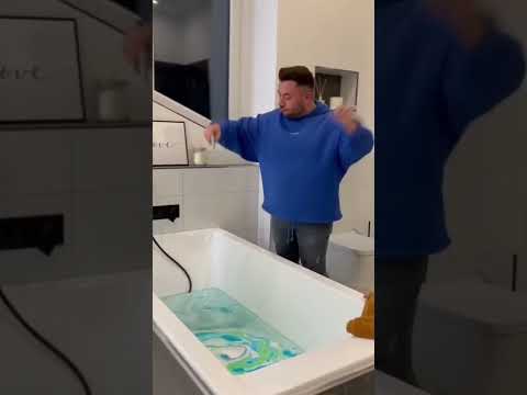 Paula Wolf is taking a bath at my place 🧽 IG @jacobgrey__